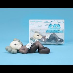 Kaws holiday japan 9.5” vinyl figure rare!